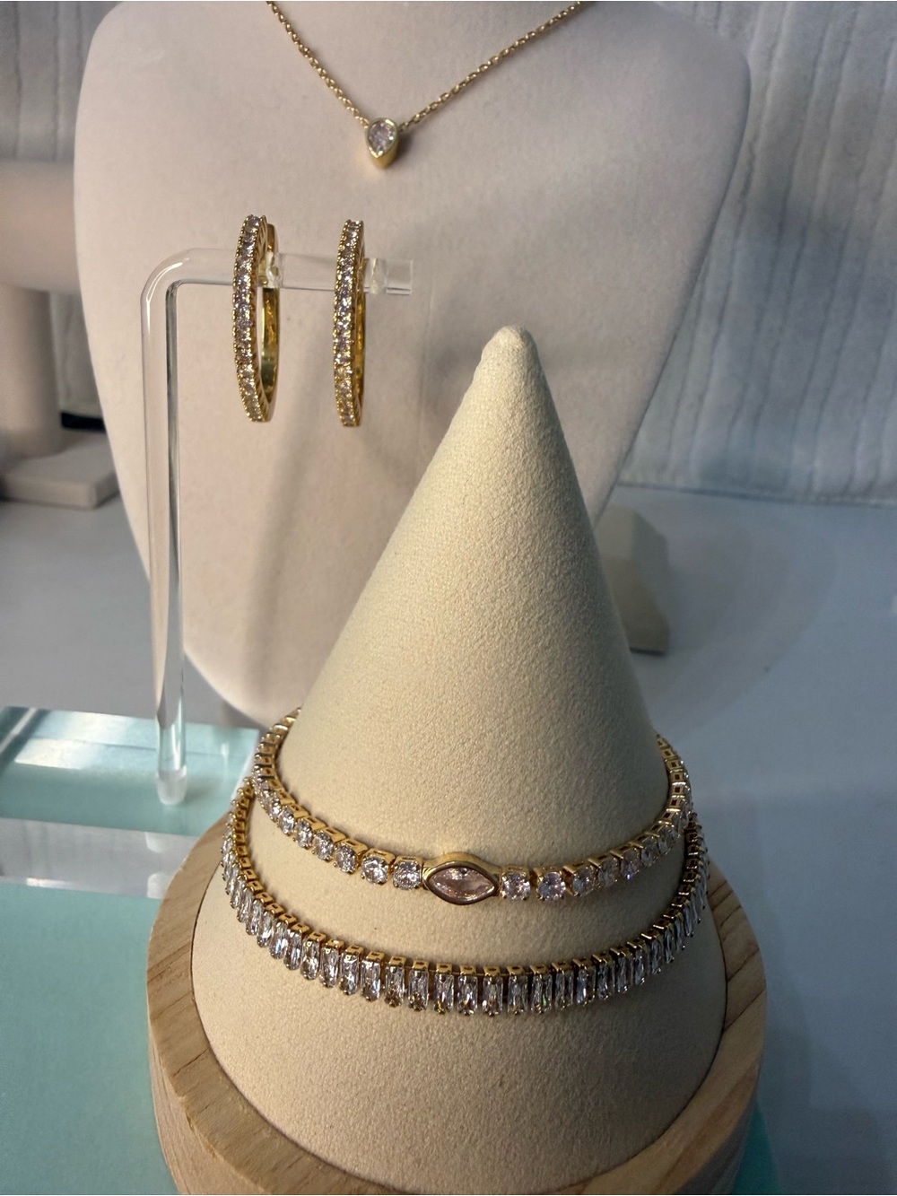 Gold Earring, Bracelet and Necklace Bundle!